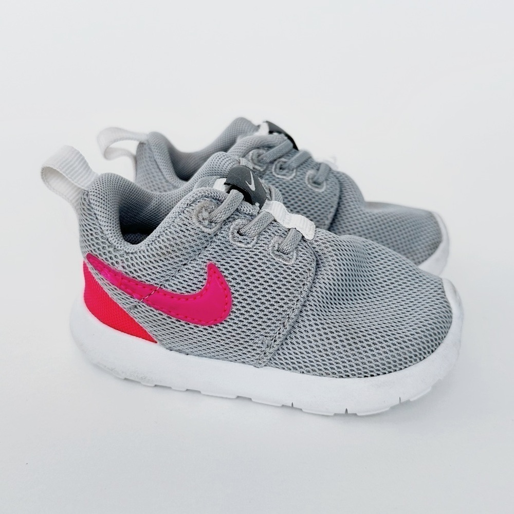 NIKE Baby Runners Size 4 White, Pink, and Grey​ - Picture 7 of 7